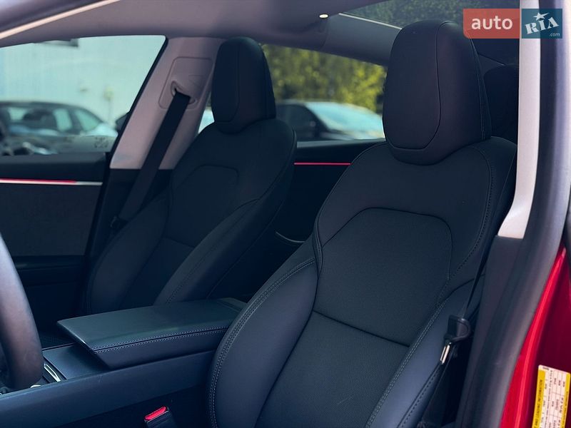 Седан Tesla Model 3 2024 в Києві