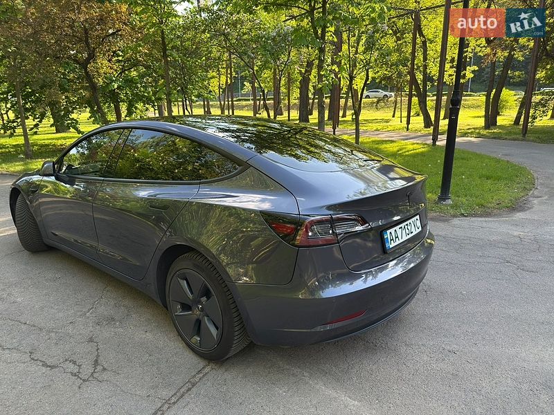 Седан Tesla Model 3 2022 в Киеве