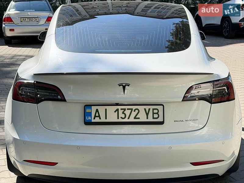 Седан Tesla Model 3 2019 в Киеве фото 5 Седан Tesla Model 3 2019 в Киеве