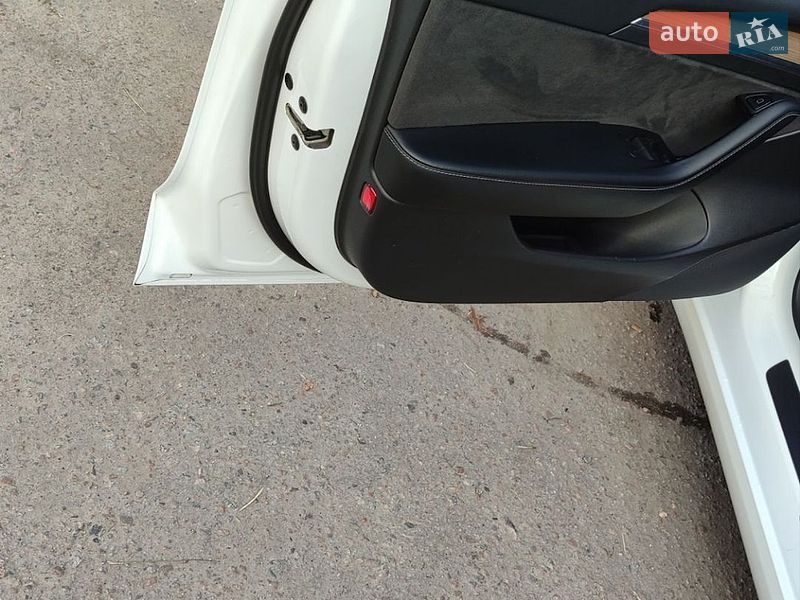 Седан Tesla Model 3 2021 в Полтаве