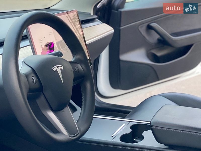Седан Tesla Model 3 2020 в Краснограде