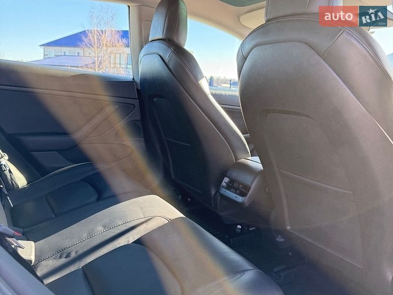 Седан Tesla Model 3 2020 в Краснограде