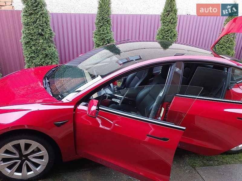 Седан Tesla Model 3 2021 в Ужгороде
