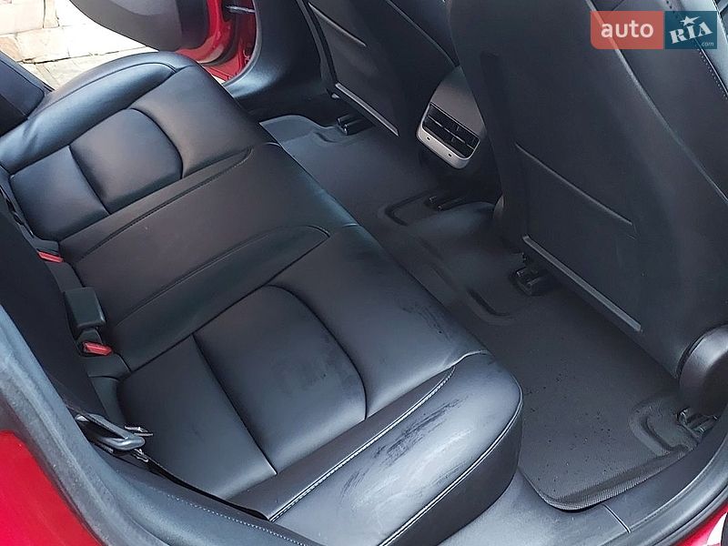 Седан Tesla Model 3 2021 в Ужгороде