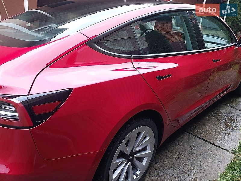 Седан Tesla Model 3 2021 в Ужгороде