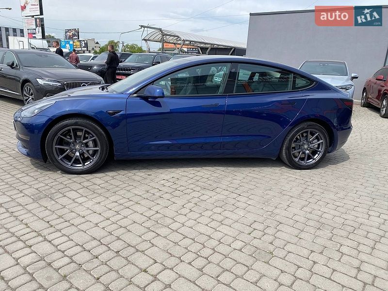Седан Tesla Model 3 2022 в Львові