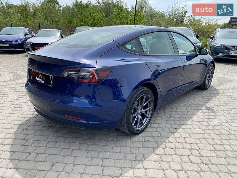 Седан Tesla Model 3 2022 в Львові