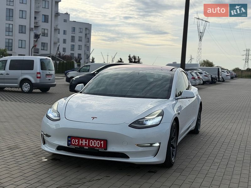 Седан Tesla Model 3 2018 в Луцьку