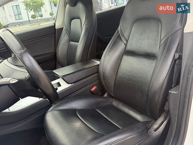 Седан Tesla Model 3 2018 в Луцьку