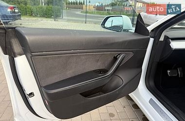 Седан Tesla Model 3 2018 в Луцьку