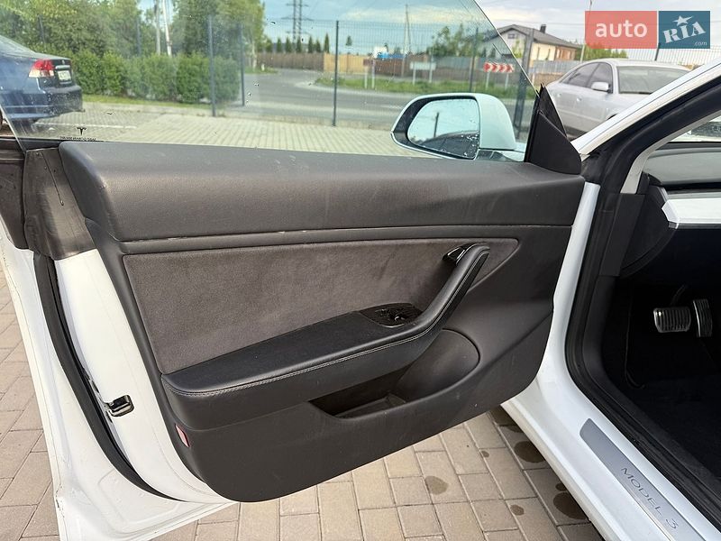 Седан Tesla Model 3 2018 в Луцьку
