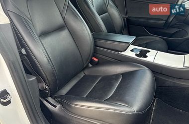 Седан Tesla Model 3 2018 в Луцьку