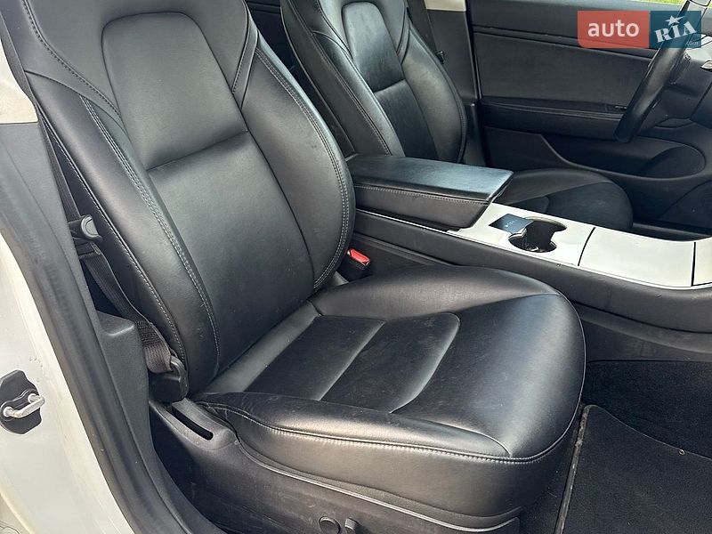 Седан Tesla Model 3 2018 в Луцьку