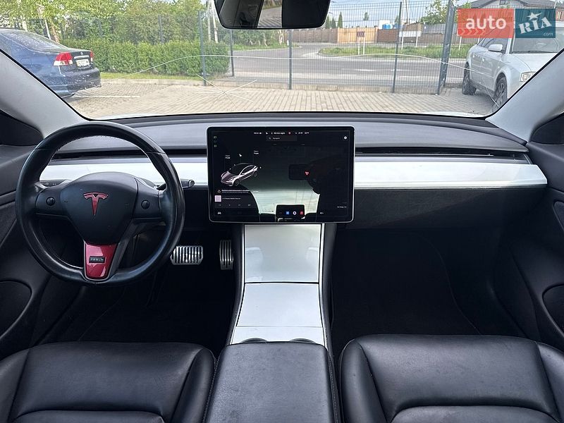 Седан Tesla Model 3 2018 в Луцьку