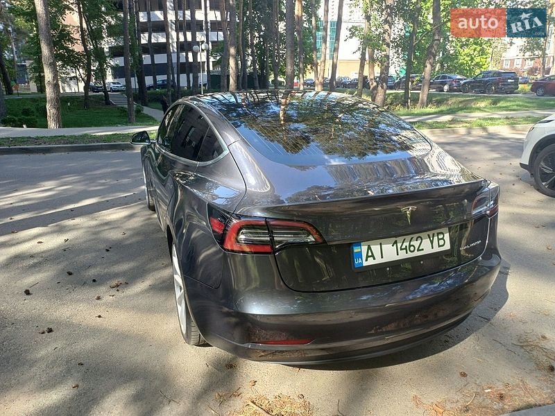 Седан Tesla Model 3 2018 в Броварах