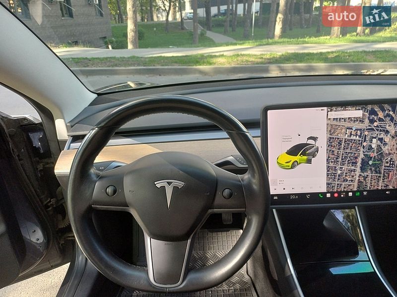 Седан Tesla Model 3 2018 в Броварах