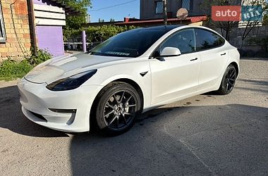 Седан Tesla Model 3 2022 в Киеве