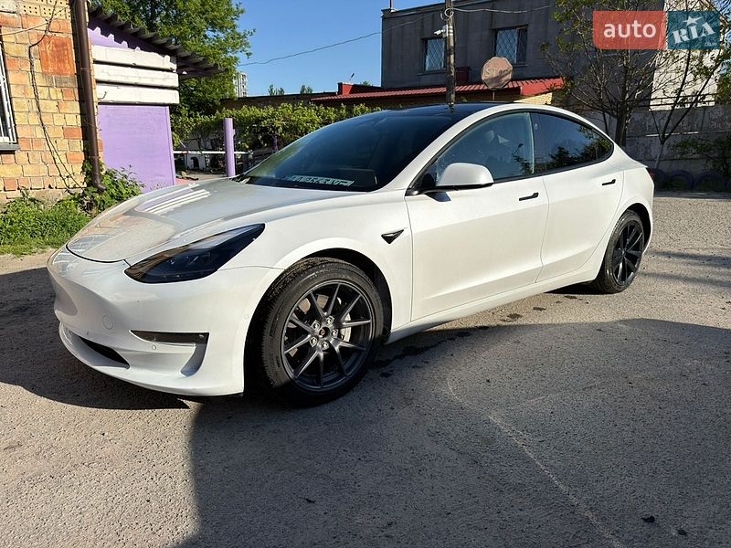 Tesla Model 3 2022