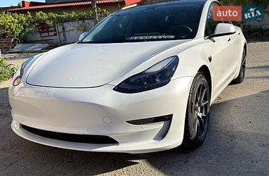 Седан Tesla Model 3 2022 в Киеве