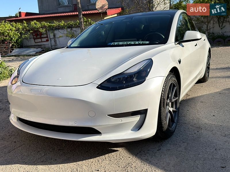 Седан Tesla Model 3 2022 в Киеве