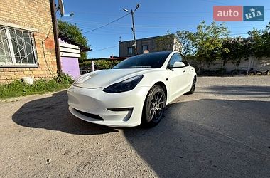 Седан Tesla Model 3 2022 в Киеве