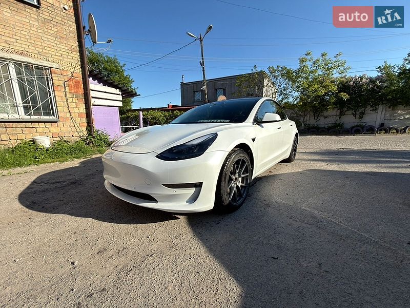 Седан Tesla Model 3 2022 в Киеве