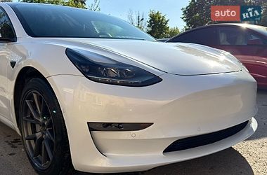 Седан Tesla Model 3 2022 в Киеве