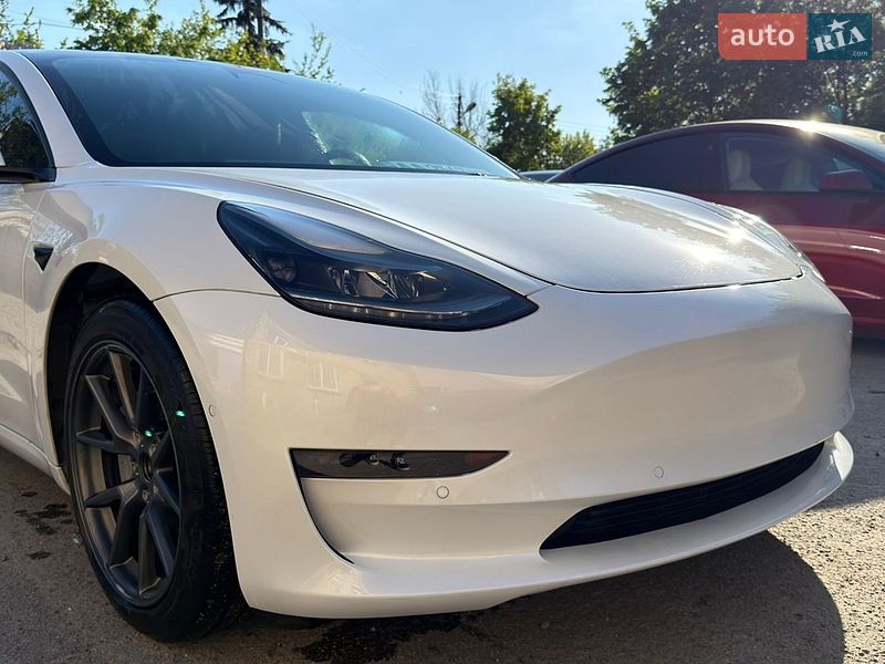 Седан Tesla Model 3 2022 в Киеве
