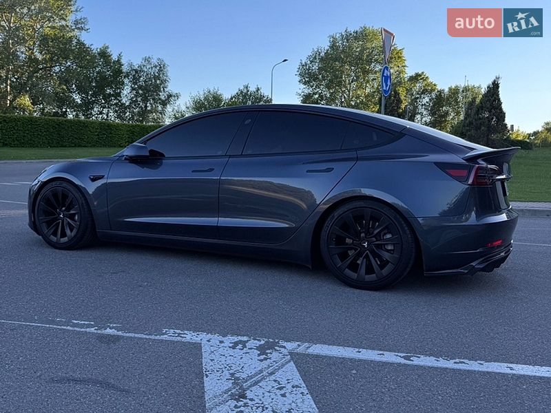 Седан Tesla Model 3 2023 в Києві