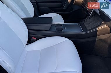 Седан Tesla Model 3 2023 в Києві