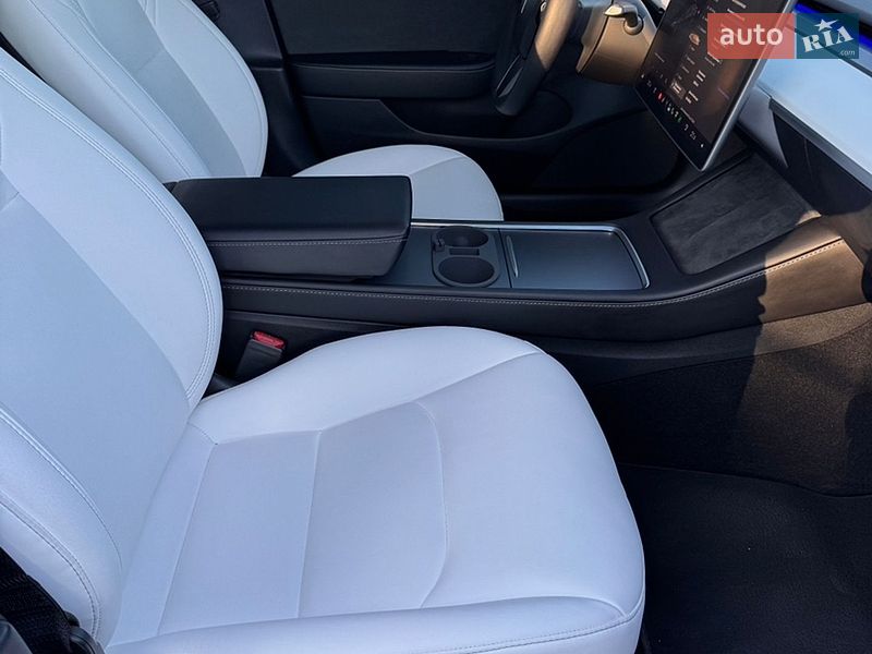 Седан Tesla Model 3 2023 в Києві