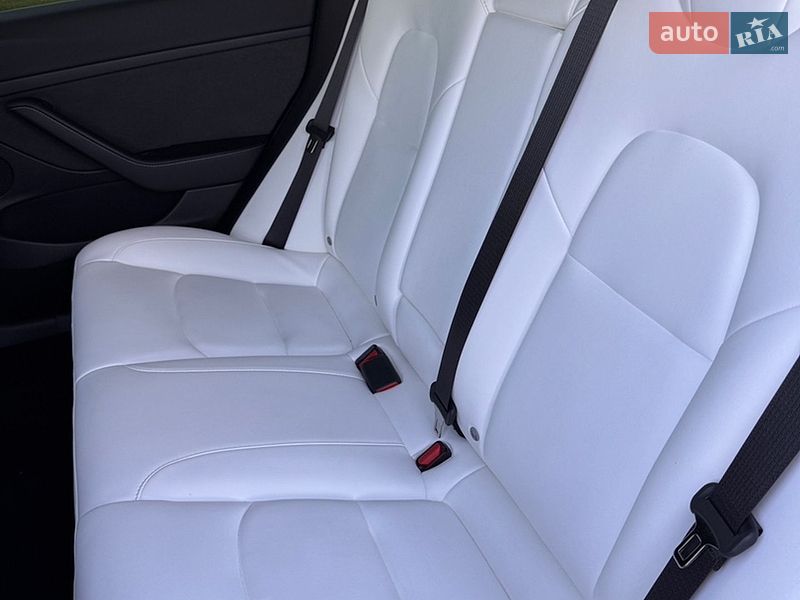 Седан Tesla Model 3 2023 в Києві
