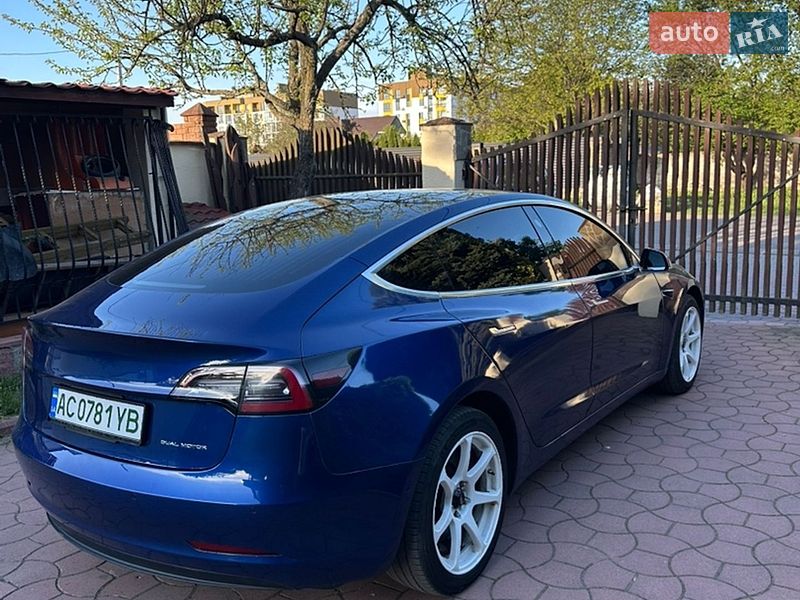 Седан Tesla Model 3 2019 в Луцке