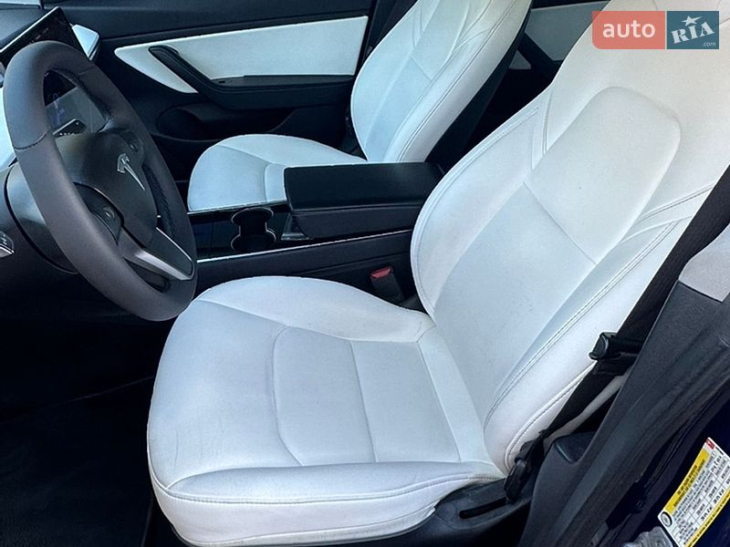 Седан Tesla Model 3 2019 в Луцке