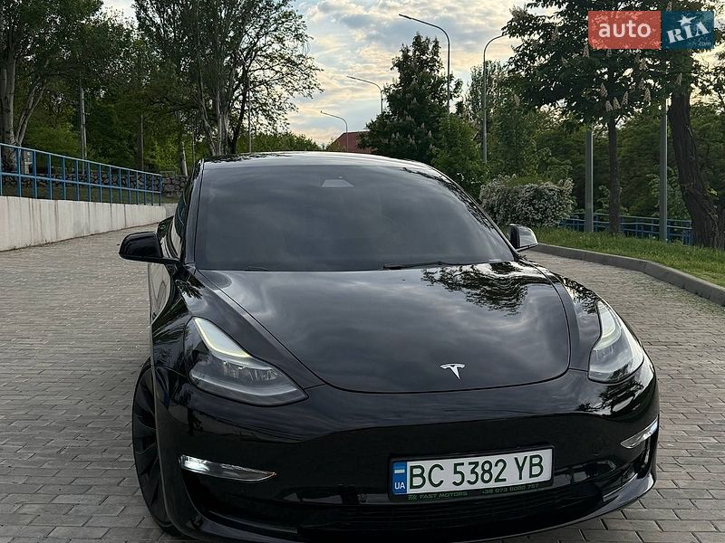 Седан Tesla Model 3 2021 в Запоріжжі