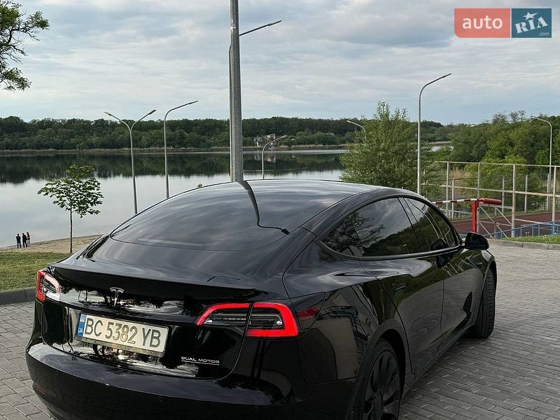 Седан Tesla Model 3 2021 в Запоріжжі