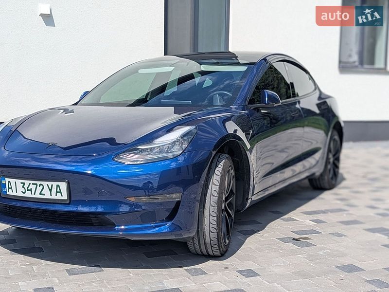 Седан Tesla Model 3 2019 в Корце