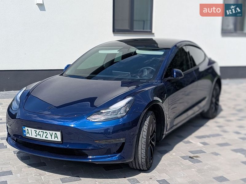 Седан Tesla Model 3 2019 в Корце