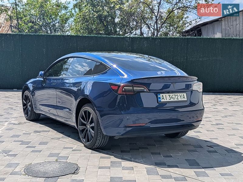 Седан Tesla Model 3 2019 в Корце
