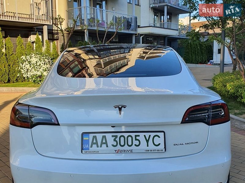 Седан Tesla Model 3 2021 в Києві