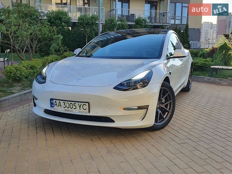 Седан Tesla Model 3 2021 в Києві