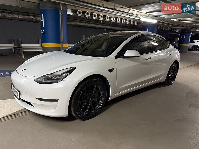 Седан Tesla Model 3 2018 в Киеве