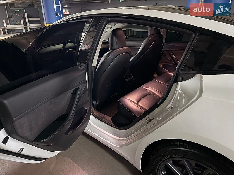 Седан Tesla Model 3 2018 в Киеве