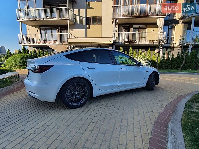 Седан Tesla Model 3 2021 в Києві