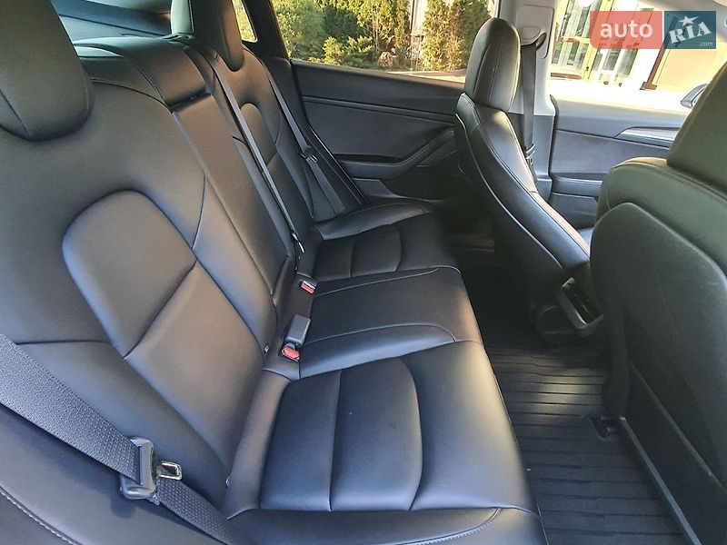 Седан Tesla Model 3 2021 в Києві