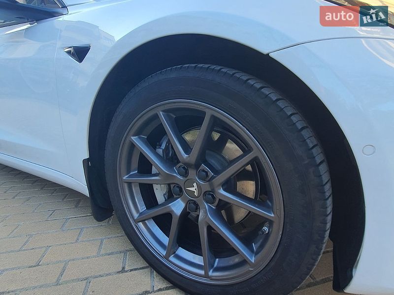 Седан Tesla Model 3 2021 в Києві