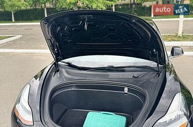 Седан Tesla Model 3 2019 в Києві