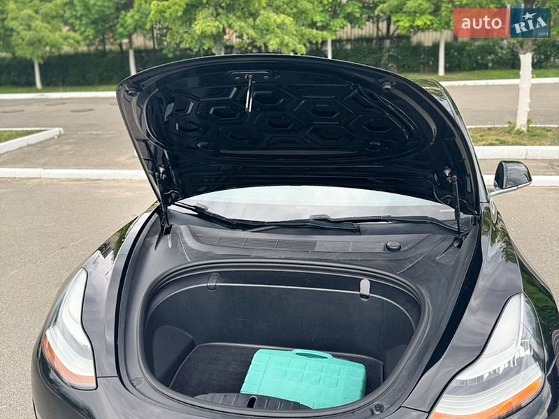 Седан Tesla Model 3 2019 в Києві