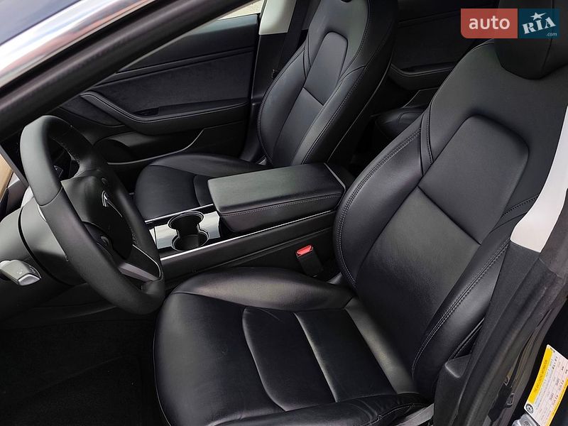 Седан Tesla Model 3 2020 в Кам'янець-Подільському