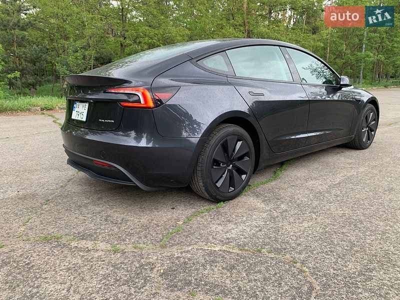 Седан Tesla Model 3 2024 в Києві